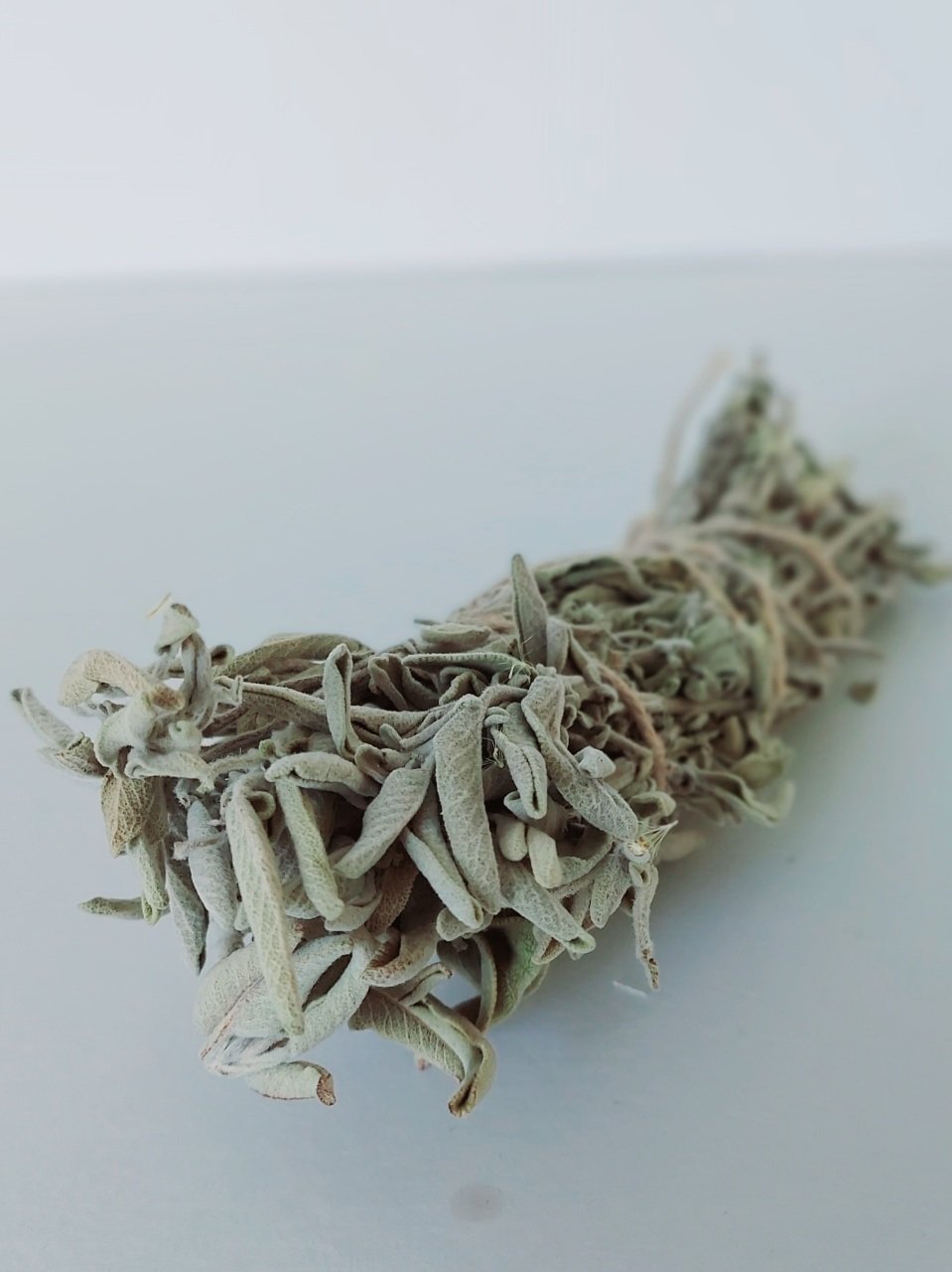 Adaçayı tütsüsü